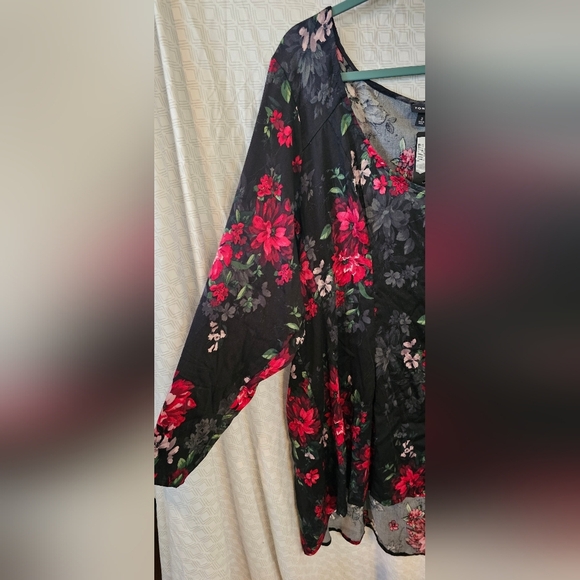 Torrid Black Floral Button-Down Top - Picture 4 of 5